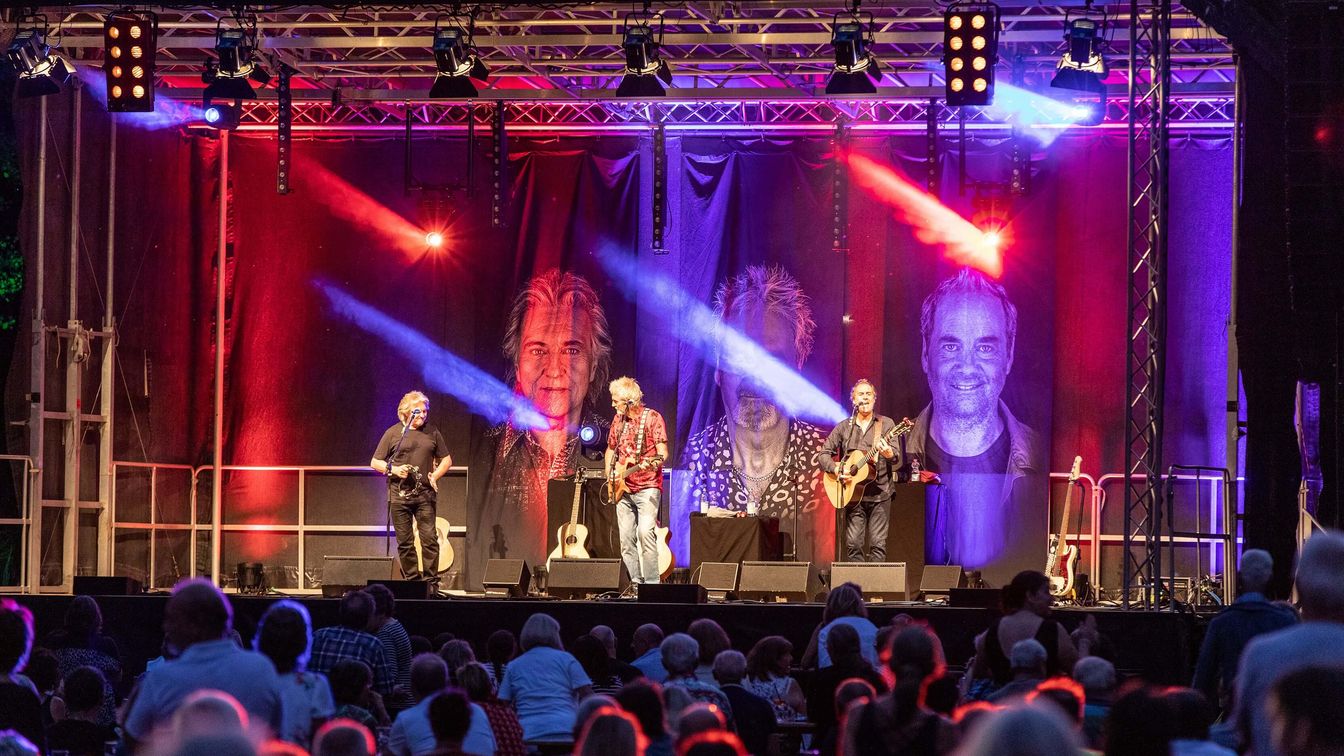 Konzert des Trios Frontm3n im Bad Aiblinger Kurpark.