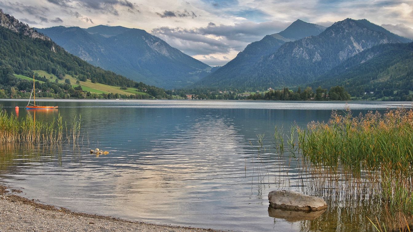 Panoramablick über den Schliersee im Miesbacher Landkreis