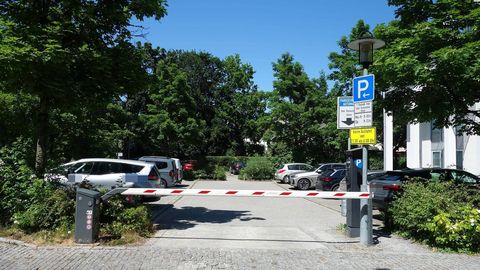 Parkplatz am Haus des Gastes im Sommer
