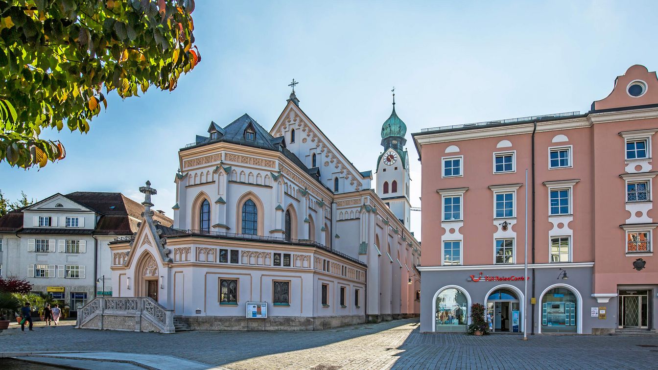 Nikolauskirche in Rosenheim von außen