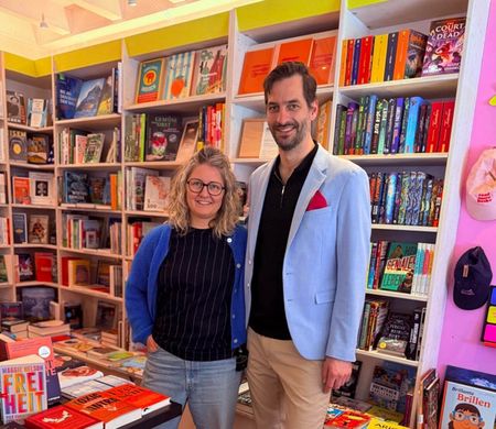 Stefanie Hallermann und Johann Struck im Buchladen momo & frieda
